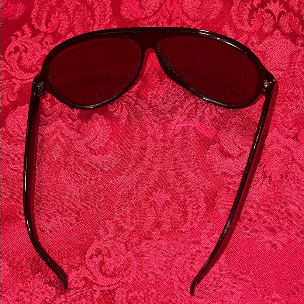 Classic Black Sunglasses - Picture 3 of 3